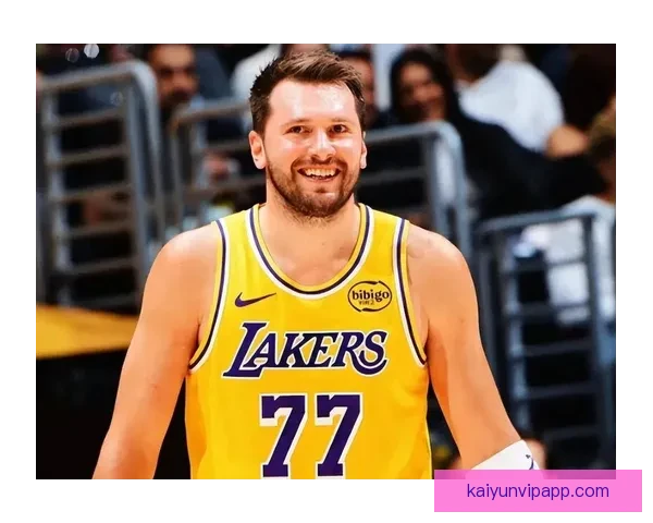 东契奇偷听魔术战术海斯也上前凑热闹 八村垒调侃发问引爆全场气氛