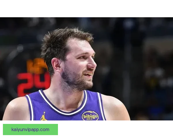 东契奇偷听魔术战术海斯也上前凑热闹 八村垒调侃发问引爆全场气氛